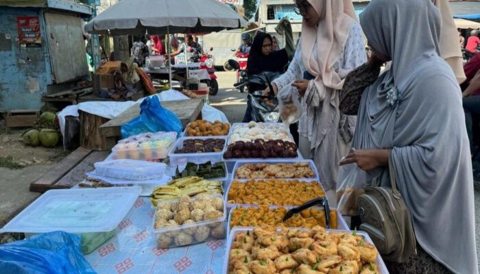Pasar Takjil Diserbu Pengunjung