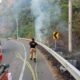 Lahan ilalang yang dipenuhi semak belukar terbakar di Jalan Banda Aceh - Calang, kawasan lereng Glee Ludah, Gampong Dayah Mamplam, Kecamatan Leupung, Aceh Besar, Jumat (1/3). (Waspada/Ist)