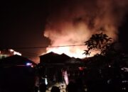 Sebanyak 17 rumah di Lorong V dan VI Pasir Bidang, Lingkungan IV, Kelurahan Aek Habil, Kecamatan Sibolga Selatan, Kota Sibolga terbakar, Rabu (13/3) sekitar pukul 20.00 WIB. Waspada/Ist