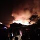 Sebanyak 17 rumah di Lorong V dan VI Pasir Bidang, Lingkungan IV, Kelurahan Aek Habil, Kecamatan Sibolga Selatan, Kota Sibolga terbakar, Rabu (13/3) sekitar pukul 20.00 WIB. Waspada/Ist