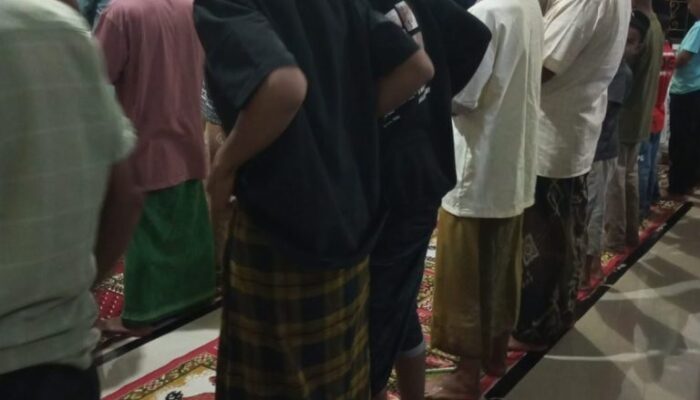 Polisi Berikan Sanksi Tarawih Dan Tadarus Pada Remaja Nakal