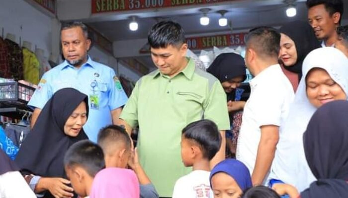 Gaya Bupati Labura Bahagiakan Anak Yatim