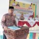 Staf Ahli bidang Keistimewaan Aceh, SDM dan Kerja sama Adi Darma SPd MPd memberikan sambutan sekaligus membuka Musrenbang RKPK Kecamatan Leupung Tahun 2025 di Aula UDKP Kecamatan Leupung, Rabu (20/3). (Waspada/Ist)