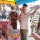 Satpol PP – WH Agara menyita ratusan butir petasan dari sejumlah pedagang kaki lima di seputaran jalan Ahmad Yani dan Pajak Pagi Kutacane, Rabu (20/3). Waspada/Seh Muhammad Amin
