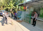 Kapolsek P. Brandan Bersama Masyarakat Bersihkan Musala 
