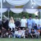 Pimpinan PTPN 1 Supporting Co dan lainnya saat berfoto bersama dengan anak yatim. (Waspada/ist)