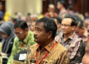 Wali Kota Binjai Drs H Amir Hamzah M AP saat mengikuti Rakor Pengadaan ASN Tahun 2024 dan Uji Publik Rancangan Undang-Undang ASN.(Waspada/Ist)