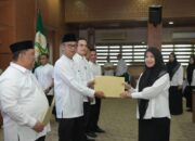Pemerintah Aceh Serahkan SK Ribuan Tenaga Kontrak