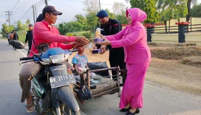 Kompi 2 Yon B Pelopor Aramiah Berbagi Takjil