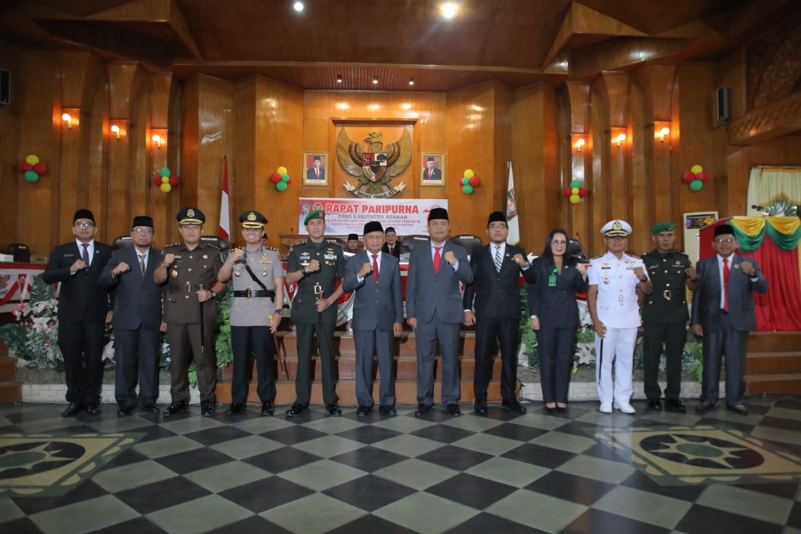Bupati Asahan Surya, bersama Forkopimda saat foto bersama setelah Rapat Paripurna DPRD ASahan tentang Hari Jadi Kab Asahan ke-78.Waspada/Bustami Chie Pit