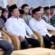 Bupati dan Wabup Simalungun saat mengikuti acara buka puasa bersama di halaman Masjid Al-Muttaqin, Huta IV , Nagori Karang Bangun, Kecamatan Siantar, Simalungun, Jumat (22/03).(Waspada/ist)