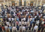 Jumat Perdana, Ribuan Jamaah Padati Masjid Agung Idi