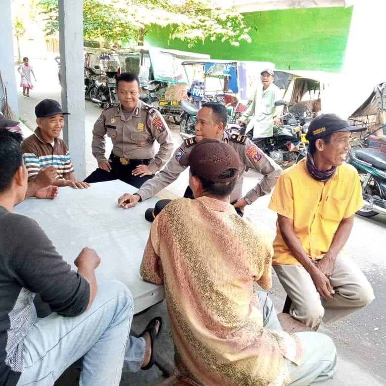  KBO Sat Binmas Polres Langkat Iptu  Arifin YS. SH. MH melaksanakan sambang kepada masyarakat di Kelurahan Sidomulyo, Kecamatan Stabat,Kabupaten Langkat, Sabtu (23/03/24). Waspada/ist 