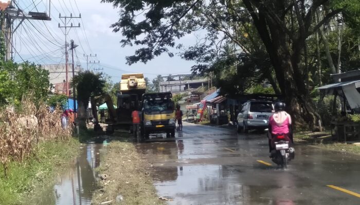 Pipa Utama Air Bersih Pecah Akibat Pengerukan Drainase