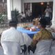 Ketua DPD IKEIS Kabupaten Simalungun, Amran Sinaga, saat menyampikan sambutan dalam acara buka puasa bersama, Sabtu (23/3).(Waspada/Hasuna Damanik).