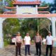 Personel Polres Pematangsiantar melaksanakan pengamanan ziarah kubur Cheng Beng umat Budha di pemakaman Kel. Tanjung Tongah, Kec. Siantar Martoba, Minggu (24/3).(Waspada-Ist).