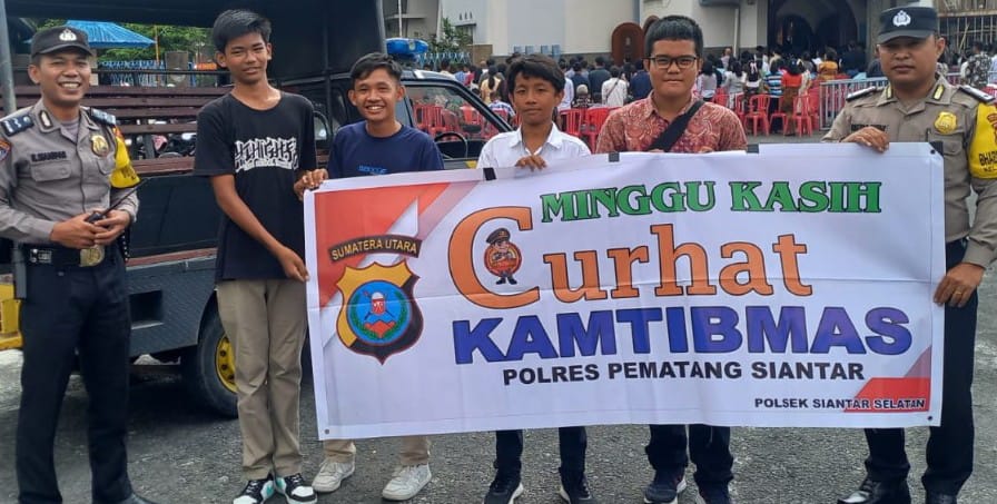 Jajaran Polres Pematangsiantar melaksanakan Minggu Kasih Curhat Kamtibmas di gereja-gereja, Minggu (24/3) guna mewujudkan Wilkum Polres kondusif.(Waspada-Ist).