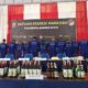 Para tersangka dan barang bukti miras diperlihatkan penyidik Polresta Banda Aceh pada konprensi pers di Indoor Polresta Banda Aceh, Senin (18/03/24).(Waspada/T.Mansursyah)