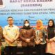 Wakil Bupati Madina, Atika Nasution bersama sejumlah OPD Madina foto bersama di lokasi acara. (Waspada/Sarmin Harahap)