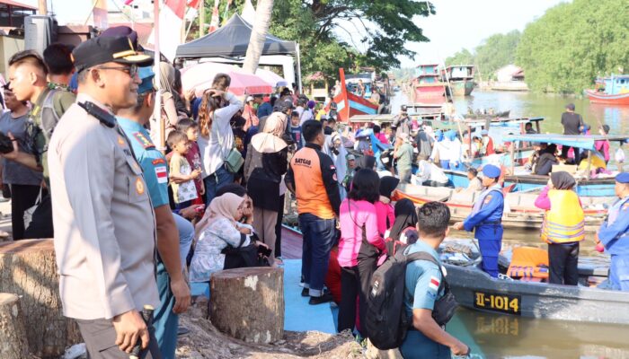 Semarak Ramadhan Di Polres Tanjungbalai: Pasar Apung Murah Ludes Dalam Dua Jam