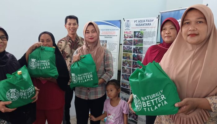 Jelang Hari Raya, Regal Springs Indonesia Bagikan Paket Lebaran Untuk Masyarakat