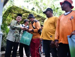Pj Wali Kota Serahkan Paket Ramadan Bank Aceh Bagi Pasukan Oranye