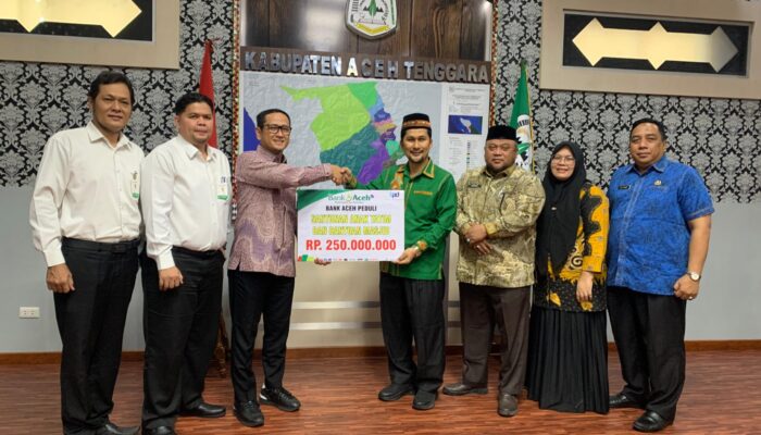 Bank Aceh Syari’ah Serahkan Bantuan Anak Yatim Dan Masjid