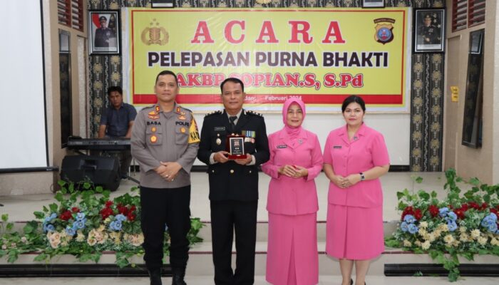 Kapolres Tapteng Pimpin Upacara Purna Bhakti AKBP Sopian