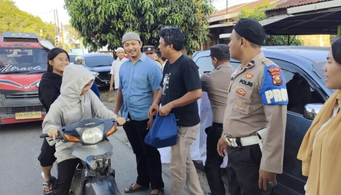 Polri Peduli, Sat Narkoba Polres Simalungun Bagikan Takjil Ke Masyarakat