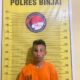 Tersangka pengedar narkoba jenis sabu yang berinisial NM alias Putra kini diamankan Di Sat Narkoba Pokres Binjai guna mempertanggung jawabkan perbuatannya.(Waspada/Ist)