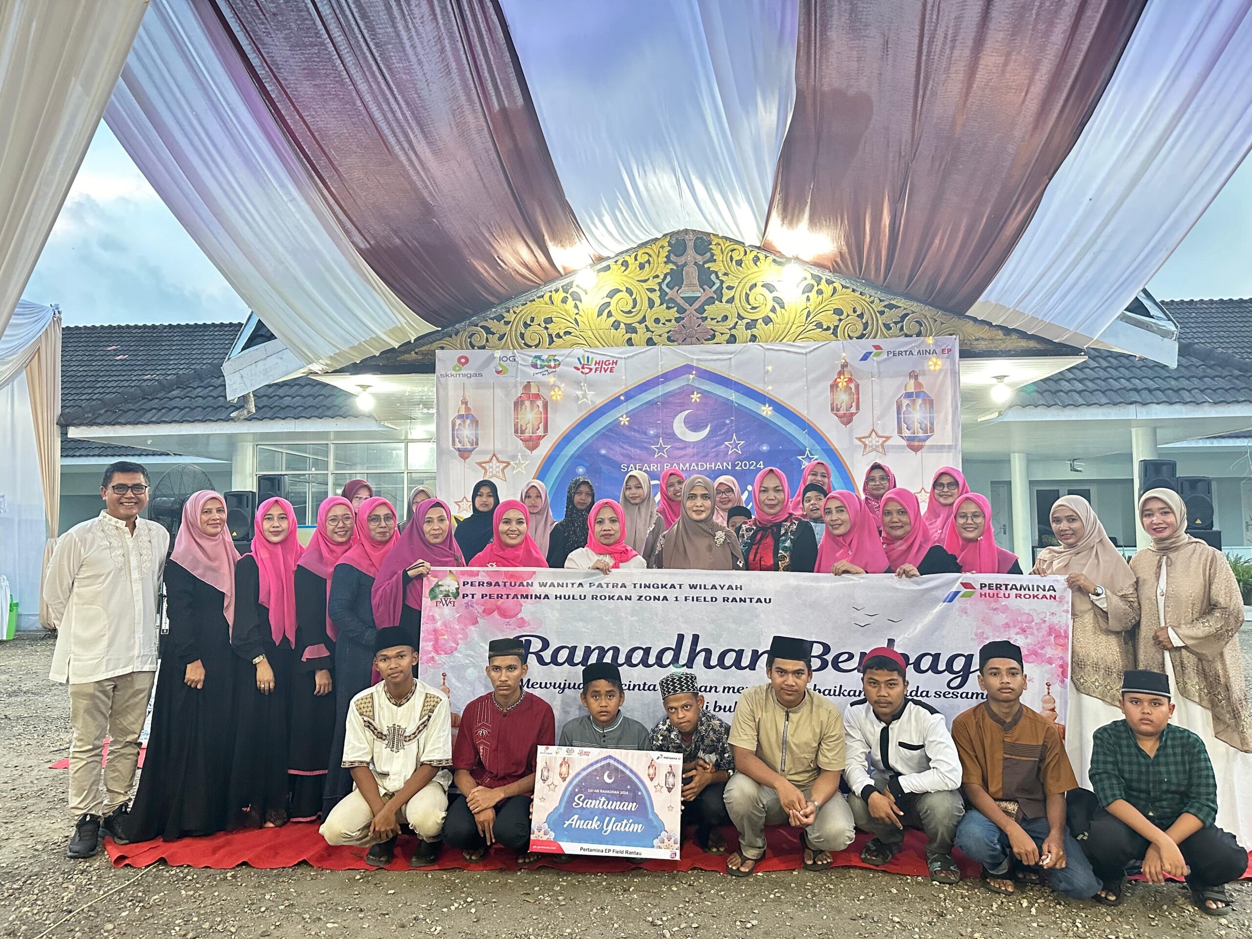 Anak - anak yatim tampak antusias mengikuti kegiatan safari ramadan yang digelar Pertamina EP Field Rantau di Wisma Jeumpa Komplek Pertamina Rantau. (Waspada/Yusri).