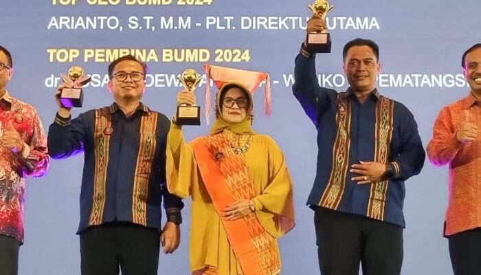 Wali Kota P.Siantar Terima Top BUMD Awards 2024