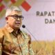 Penjabat Gubernur Aceh, Bustami Hamzah, membuka sekaligus memberi pengarahan pada rapat koordinasi percepatan tanam dan peningkatan produksi padi di Aceh, yang berlangsung di Gedung Serbaguna Setda Aceh, Kamis (21/3). (Waspada/Zafrullah)