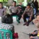 Personel Polsek Siantar Utara Polres Pematangsiantar menindaklanjuti pengaduan masyarakat tentang seringnya terjadi tindak pidana pencurian barang, hasil bumi dan hewan peliharaan di lingkungan warga dengan mendatangi dan Pulbaket dari warga Jl. Damar Laut, Kel. Kahean, Kec. Siantar Utara, Rabu (20/3) siang.(Waspada-Ist).