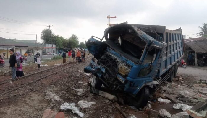 Polisi Masih Selidiki Identitas Supir Truk Terobos Palang Pintu