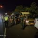 Satpol PP/WH kota Banda Aceh intensifkan pengawasan pelaksanaan penegakan syariat islam selama bulan ramadan 1445H di beberapa titik rawan pelanggaran syariat islam di Kota Banda Aceh, Minggu (24/03/24) malam. (Waspada/Ist)