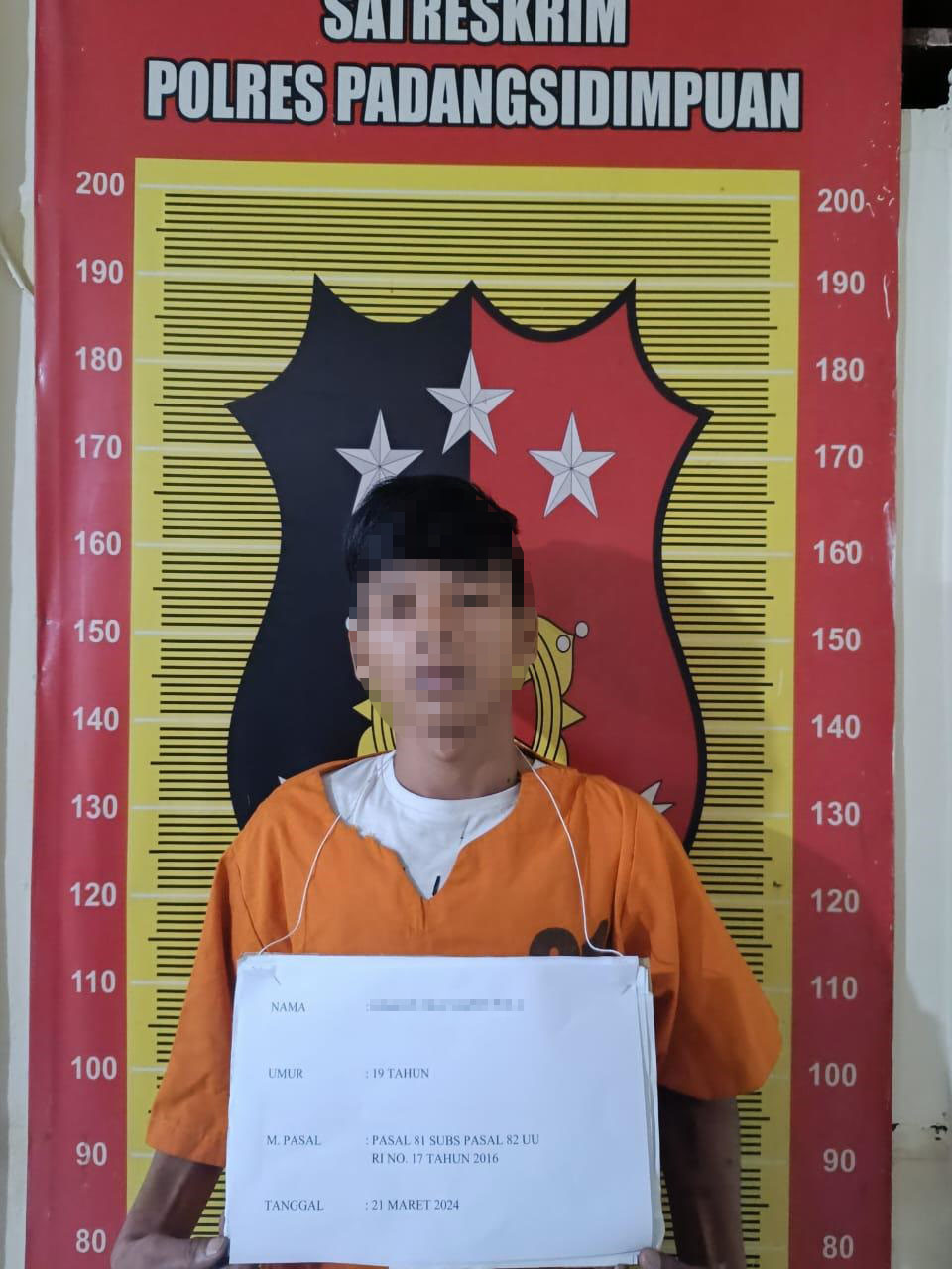 Tersangka tindak pidana pencabulan terhadap anak, RPN, ketika diamankan di Mapolres Padangsidimpuan. (Waspada/Ist)