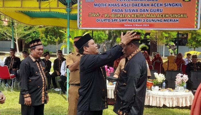 SMPN 3 Gumer Percontohan Pakai Baju Khas Aceh Singkil