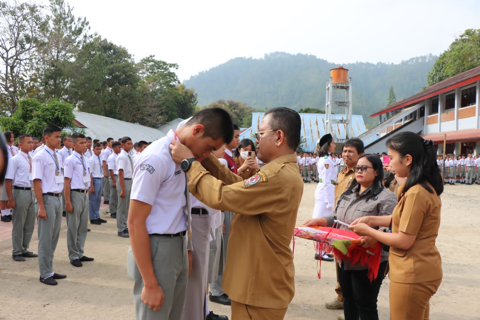 Bupati Toba hadiri seleksi Paskibraka (Pasukan Pengibar Bendera Pusaka) tahun 2024 di SMK Negeri 2 Balige, Selasa (26/3). Waspada/Ist