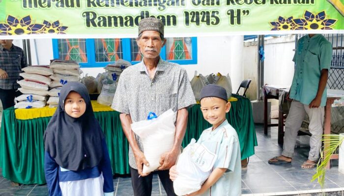 SD Muhammadiyah 2 Langsa Bagikan Paket Ramadan