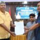 Rio bocah Sidimpuan yang bernasib malang kini telah memiliki orang tua setelah Kajari Padangsidimpuan meyerahkan penetapan perwaliannya. (Waspada/Ist)