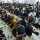 Suasana buka puasa Masjid Fathun Qarib Kampus UIN Ar-Raniry Banda Aceh. Waspada/Munawardi