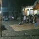 Ratusan Masyarakat menyaksikan ceramah dalam Nuzulul Qur'an ysng dilaksanakan Desa Kuta Sayeh Kecamatan Seunagan Kabupaten Nagan Raya, Rabu (27/3).(Waspada/Muji Burrahman)