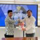 Pj Bupati Agara, Drs. Syakir. M. Si saat menyerahkan Laporan Keuangan Pemerintah Kabupaten Aceh Tenggara Tahun Anggaran 2023 Unaudited. Waspada/Ist