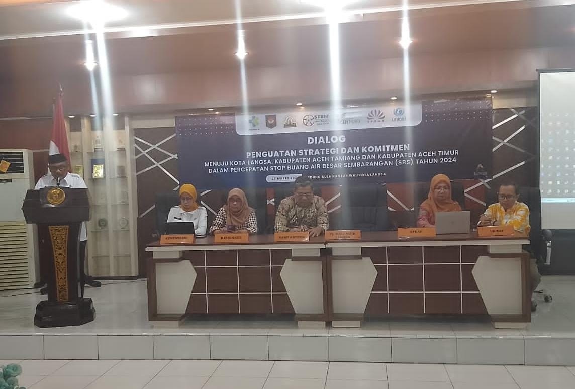 Sekdakot Langsa, Ir Said Mahdum Majid saat membuka acara dialog SBS yang digagas Pemerintah Aceh melalui Biro Administrasi Pembangunan Sekretariat Daerah Aceh, bekerjasama dengan Dinas Kesehatan Aceh, UNICEF, SPEAK Indonesia dan Yayasan Aceh Hijau, di Aula Setdakot Langsa, Rabu (27/3). Waspada/Rapian