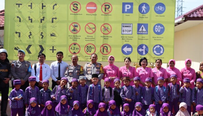 Polres Humbahas Perkenalkan Rambu Lalu Lintas Kepada Anak Usia Dini