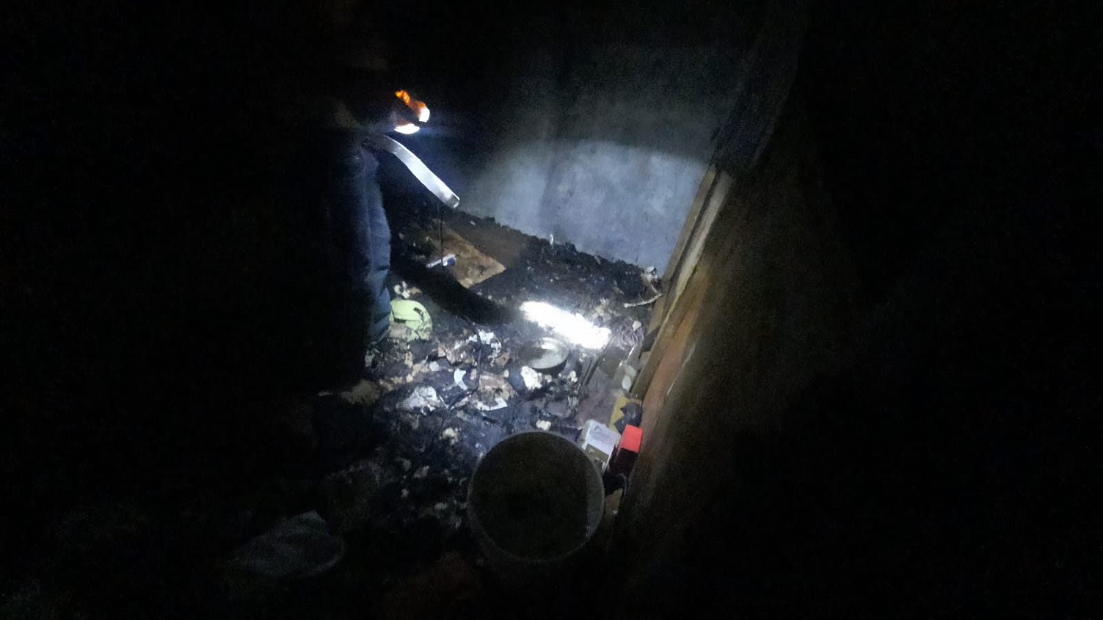 Jelang buka puasa, satu rumah konstruksi permanen terbakar, di Gampong (desa) Tanjung, Kecamatan Ingin Jaya, Kabupaten Aceh Besar, Rabu (13/3). (Waspada/Ist)