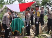 Personel Polres Bengkalis Dimakamkan Dengan Tradisi Kepolisian
