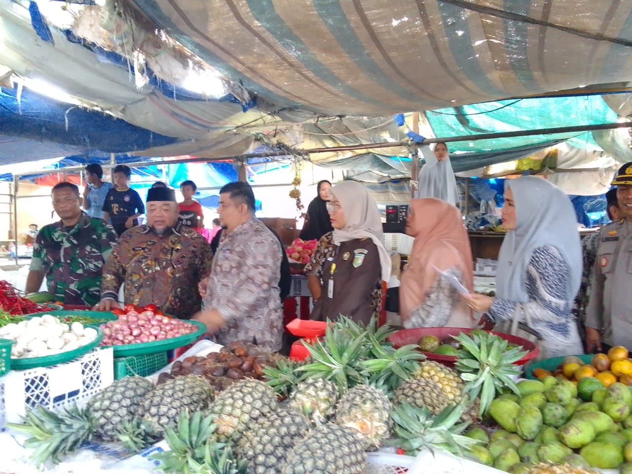 Pj Sekda Agara sidak Harga bahan pokok. Waspada/Seh Muhammad Amin