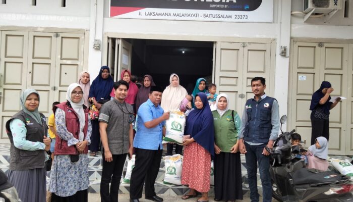 Camat Baitussalam Serahkan Beras CPP Kepada 1.515 KPM
